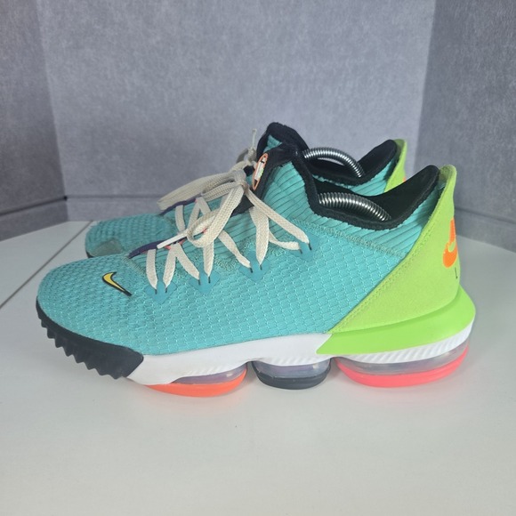 NIKE LEBRON XVI 16 SB 